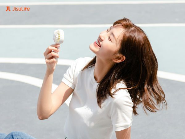 Quạt cầm tay của Jisulife đang “hot” đến mức nào? 9 Quạt cầm tay