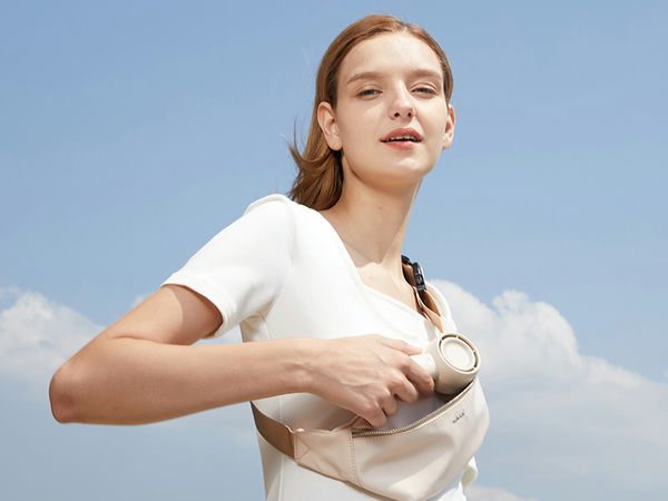 Quạt cầm tay chính hãng